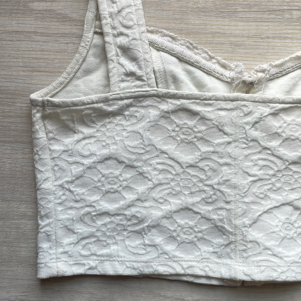 UO Front-Clasp Crop - Picture 7 of 12